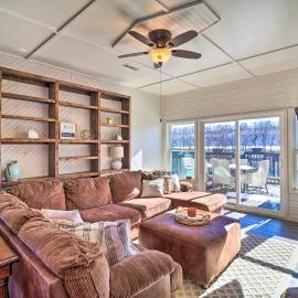 'Fish House' w/ Deck, Fire Pit & River Views, hotel en Cotter