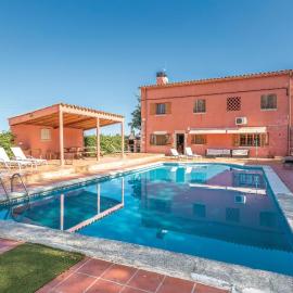 Mas Girones Rural Con Piscina, hotel in Riudellots de la Selva