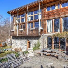 4 Bedroom Lovely Home In Cedegolo, hotelli kohteessa Cedegolo