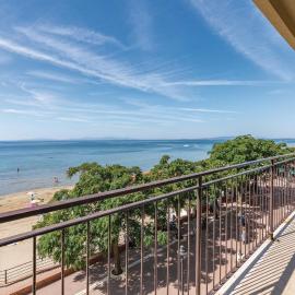 3 Bedroom Beach Front Apartment In Follonica Gr