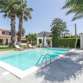 Gorgeous Apartment In Comiso