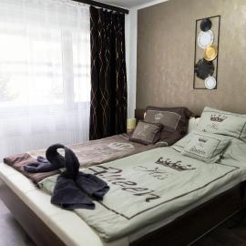 Komló Szíve Apartman, khách sạn ở Komló