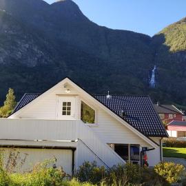 Bright and cozy apartment 1.5km from city centre, hotel en Aurland
