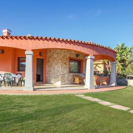 Gorgeous Home In Costa Rei -Ca- With Wifi, hotel in Monte Nai