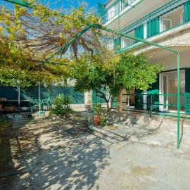 Lovely Apartment In Brodarica With Wifi