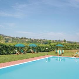 Cozy Apartment In Montaione Fi, hotel em Querce