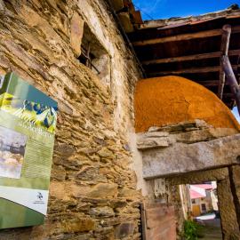 EL HOGAR DEL HERRERO، فندق في Ahigal de los Aceiteros