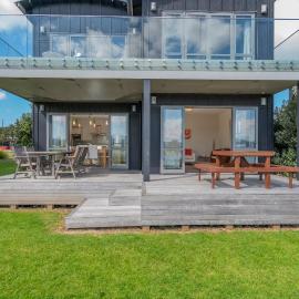 Matarangi Lakeside Gem - Golfers Dream! – hotel w mieście Matarangi