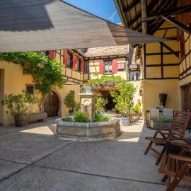 Appartements - La Cour St Fulrad, hotel in Saint-Hippolyte
