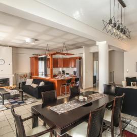 Grand Meteora Central Luxury Apartment, hotel a Kalabaka