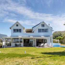 Beach Break Guest Houses and Villas, hotel in Cape St Francis