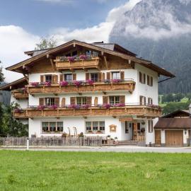 Pension Edelweiss, hotel di Söll