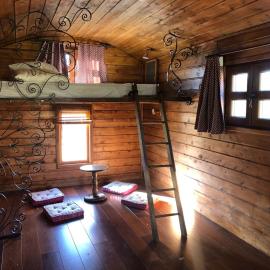 Les roulottes de cirque Les Settons, hotel din Moux-en-Morvan