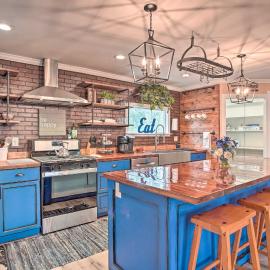 Charming Retreat on 20 Acres w/ Private Lake!
