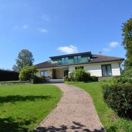 Scenic Villa near Lake View, hotel sa Waimes