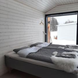 Willa Rauha 1B, minikoti saunalla, parkkipaikka ja rauhallinen sijainti, hotell sihtkohas Lumijoki