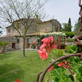 Agriturismo Fontesettimena APPARTAMENTO RONDINE- APPARTAMENTO CAPRIOLO, hotelli kohteessa Volterra