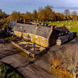 The Red Lion at Hellidon, Hotel in Daventry