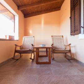 House Jasmin with large garden - by TA Leut Agency, Hotel in Nin