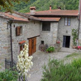 Agriturismo Podere Fiume: Pratovecchio'da bir otel