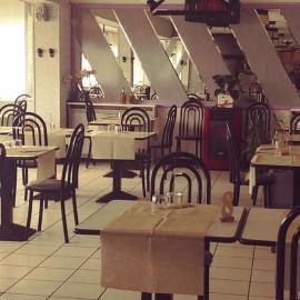 Albergo Ristorante Pizzeria Bellavista, מלון בCarenno