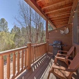 Near Lake & Trails: Show Low Condo w/ Grill!