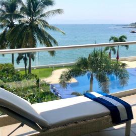 Beachfront Condo in Bucearías, хотел в Бусериас
