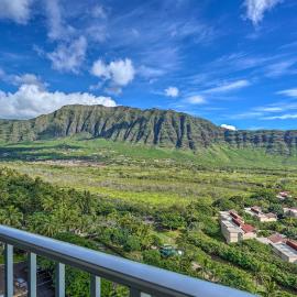 Lush Condo w/ Community Pool, 1 Mi to Beach!