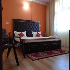 Bakshi Home Stay, hotel v destinaci Chauntrā