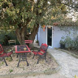 STUDIO Havre de paix au pont du gard Piscine et Jacuzzi chez Valerie Payre