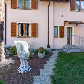 Casa Fabio - Larihome A06, hotell sihtkohas Dongo