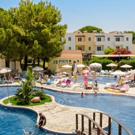 Matina Pefkos Aparthotel, hotel en Pefki