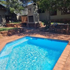 Milkwood Cottage Mabalingwe, hotel Warmbathsban