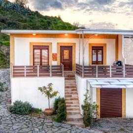 Villa Crypty، فندق في Soroni