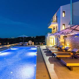 Luxury Cretan Villas with private pools، فندق في Gállos