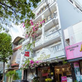 Window 1 Hotel, מלון בKon Tum