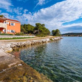 Golubinka Apartments, Hotel in Veli Rat