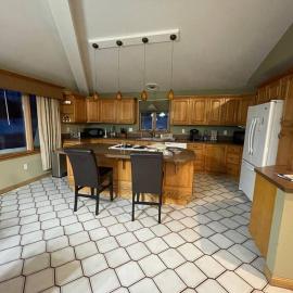 Luxury 3-Bedroom home, hotel a Caribou