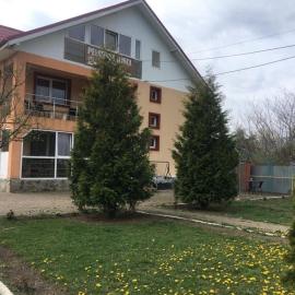 Cazare Piatra Neamț Ilinca, hotel Karácsonkőn
