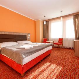 Hotel Opera, хотел в Jaroměřice na Rokytné