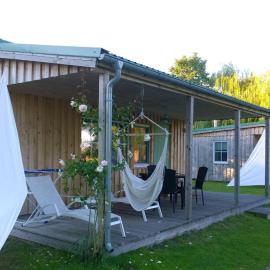 Ferienhaus mit Kamin am Achterwasser in Lütow, מלון בLütow