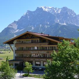 Sporthotel Zugspitze, hotel em Lermoos