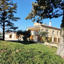 Domaines des confines, hotel v destinaci Monteux