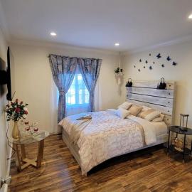 Adorable modern guesthouse with full kitchen, Hotel in Encino