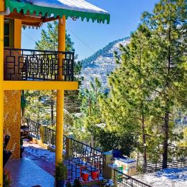 THEHIMALAYANLIVING WHISTLING PINES, hotel in Mukteshwar
