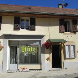 Hôtel Les Remparts, hotel u gradu Nozeroy