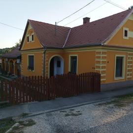 Nádkunyhó Vendégház, hotel v mestu Hegyhátszentjakab