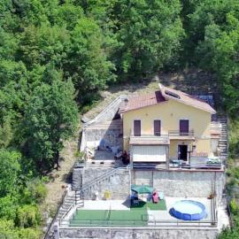 Villa panoramica Le Cerquiglie，Ascrea的飯店