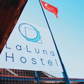 La Luna Hostel, hotel sa Bodrum City