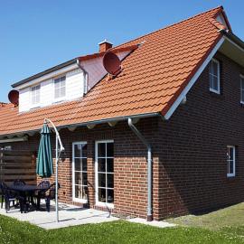 Holiday Home Korsar II by Interhome, hotel en Burhave
